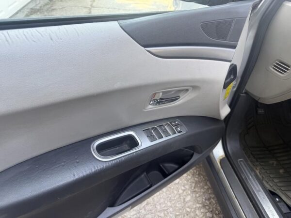 df3e351b-9cd0-43d7-a5af-54af93fdb261 2012 Subaru Tribeca 3.6R Limited