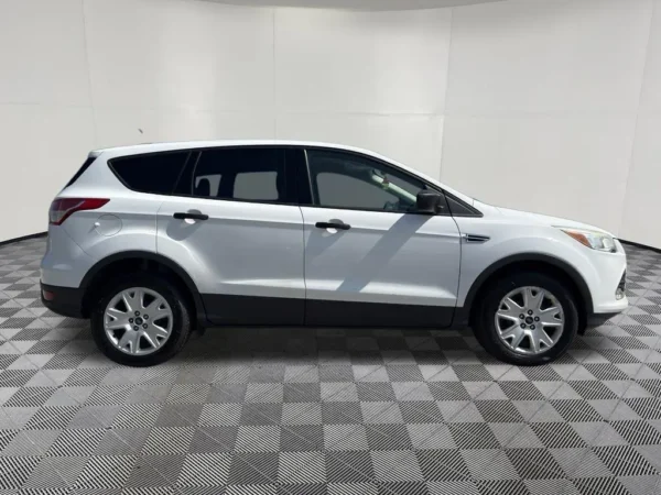 ocbDlbVKabp-iwVJiYkeimNaOpA (1) 2013 Ford Escape S